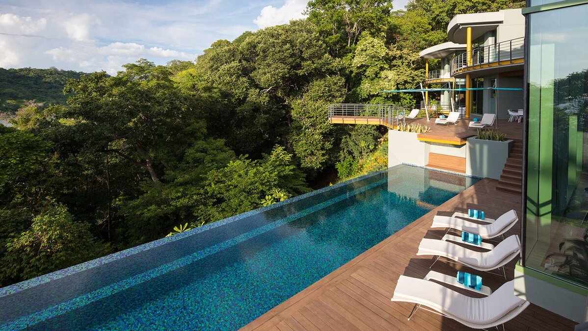 Tropical Charm and Modern Luxury